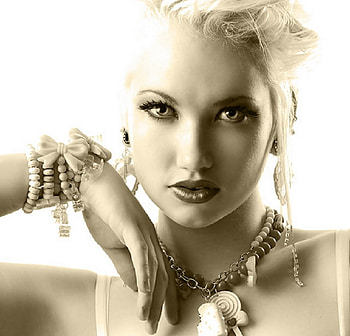A Taste of Honey, model, blonde, necklace, beautiful, fashion, earrings, face, bow, female HD wallpaper