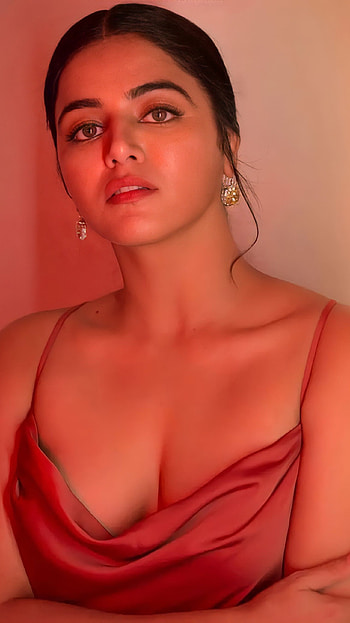Wamiqa Gabbi, malayalam actress, cleavage HD phone wallpaper