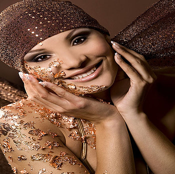A HAPPY GIRL, golden, headband, smile, eyes, cover, brown, face, happy, lovely HD wallpaper