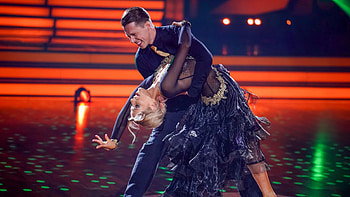 Valentina Pae and Valentin Lusin, Pasodoble HD wallpaper