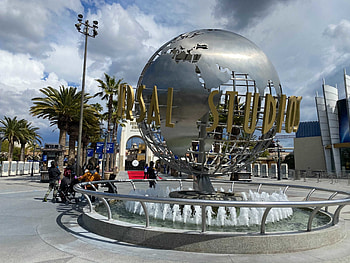 Universal Studios Hollywood, Vaccinated adults, Out-of-state visitors, Theme park visitation HD wallpaper