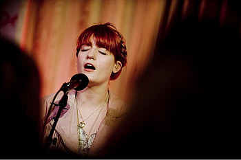 Florence and The Machine, music, glitter, singer, red hair, girl, woman HD wallpaper