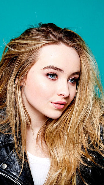 Beautiful Sabrina Carpenter, Blue eyes , Celebrity , Audrey Hepburn icon HD phone wallpaper