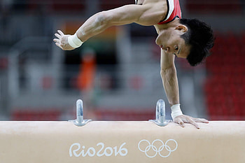 Handstand, Pommel Horse (Gymnastics) HD wallpaper