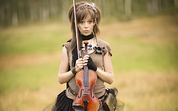 Lindsey Stirling, Violin prodigy, Surprising talent, Captivating HD wallpaper