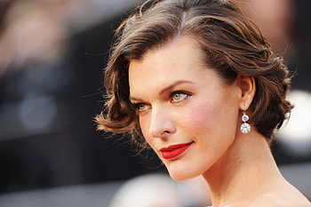 Milla Jovovich, Celebrity, Actress, American, Brunette, Face, Lipstick, Short Hair HD wallpaper