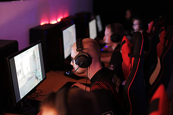 eSports journey, Pro gamer guide, Gaming expertise, Beyerdynamic blog HD wallpaper
