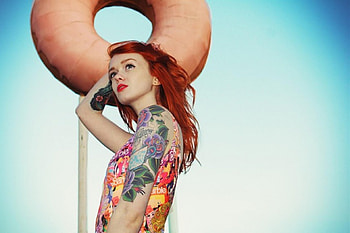 Julie Kennedy, donut shop, model, beautiful, redhead, tattoos HD wallpaper