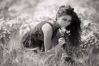 FIELD, graphy, bw, women, flowers, gras, beauty HD wallpaper