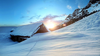 Winter Sunrise, winter, blue, sunrise, season, snow, trees, sun, hill, house, coldness, mountain, cabin, SkyPhoenixX1, hut, nature, sky, ice HD wallpaper