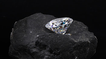 Carbon shining diamond , Sparkling brilliance, Modern design, Captivating gem HD wallpaper