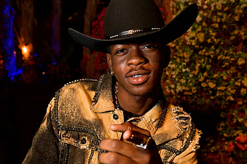 Lil Nas X, Old Town Road journey, Memes and controversy, Record-breaking success HD wallpaper
