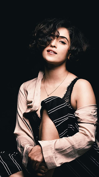 Sanya Malhotra, Heroine, Sanya Malhotra Bollywood HD phone wallpaper