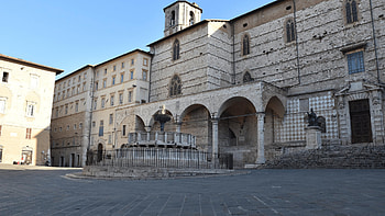 Braccio's history, Perugia in 1416, Historic tale, Monumental figure HD wallpaper