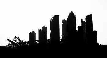 Ultra : Shadows of a Post-Apocalyptic City, post-apocalyptic city, ruin, silhouette, destruction, urban decay HD wallpaper