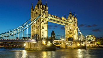 Nighttime view, London's bridges, Serene atmosphere, Mesmerizing HD wallpaper