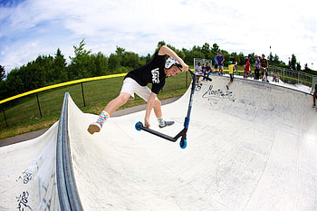 Bri flip, Scootering HD wallpaper