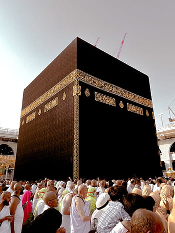 A large crowd of pilgrims surrounding the Kaaba in Mecca, Saudi Arabia during the Hajj pilgr. HD phone wallpaper