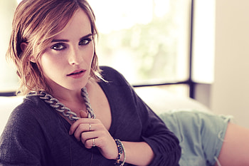 Emma Watson Looking At Viewer, emma-watson, celebrities, girls HD wallpaper