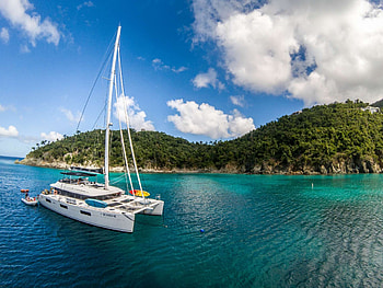 Catamaran , Luxury boats, Ocean leisure, Yachting experience HD wallpaper