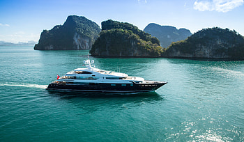 110 yacht , Imposing beauty, Seafaring adventure, Luxury at sea HD wallpaper