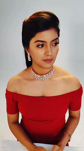 Amrita Iyer, tamil actress HD phone wallpaper