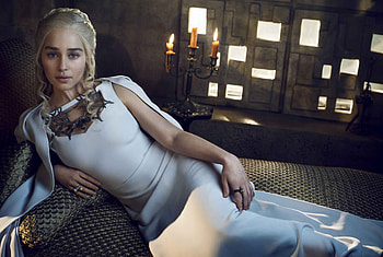 Daenerys Targaryen In Game Of Thrones Tv Series, daenerys-targaryen, emilia-clarke, game-of-thrones, tv-shows HD wallpaper