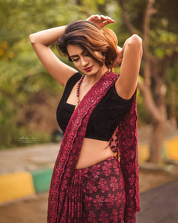Swati Krishnan, flash graphy, sarees HD phone wallpaper