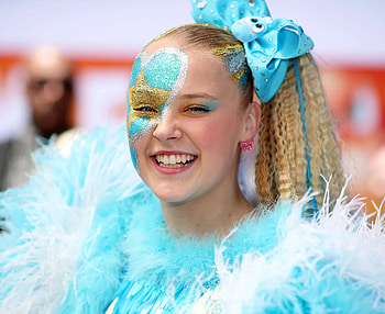 The Angry Birds Movie 2 premiere 2019, JoJo Siwa HD wallpaper