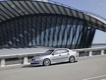 2005 93 Sedan, architecture, 2005, car, saab, sky, road, 93 HD wallpaper
