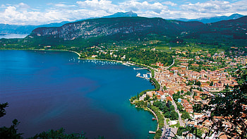 Lake Garda, Captivating beauty, Stunning landscape, Natural wonders HD wallpaper