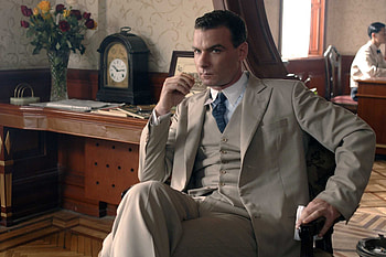 Liev Schreiber, Brilliant performances, Versatile actor, Immersive portrayals HD wallpaper