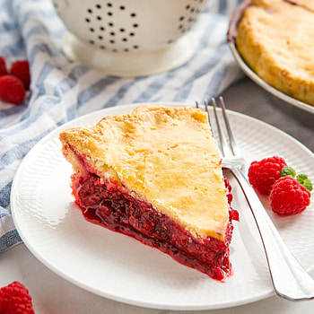 Classic raspberry pie, Family recipe, The Busy Baker's delight, Bursting with flavor HD phone wallpaper