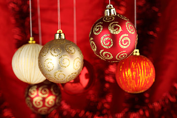 Christmas balls, holidays, graphy, cute, balls, garland, ball, christmas, red, decorations, lovely, new year HD wallpaper