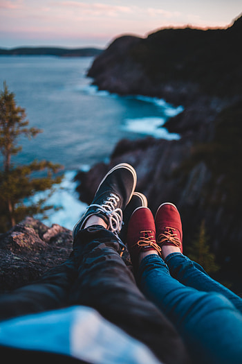 Sea, Miscellanea, Miscellaneous, Legs, Sneakers, Cliff, Shoes, Footwear HD phone wallpaper