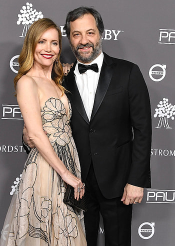 Leslie Mann's age, Marriage to Judd Apatow, Family life, Hollywood actress HD phone wallpaper