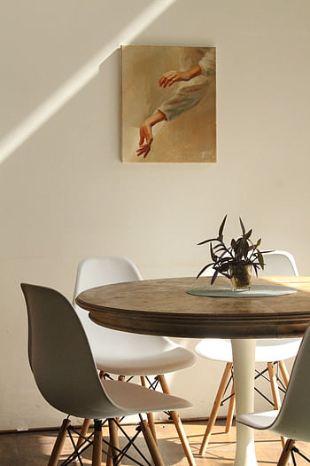 Sunlit minimalist dining room with round table, chairs, and painting. HD phone wallpaper