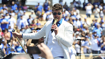 Robin Thicke, Dodger Stadium, Celeb sightings, Live performances HD wallpaper