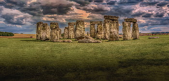 Panoramic view of Stonehenge with dramatic clouds in Wiltshire, England. Iconic prehistoric monument. HD wallpaper