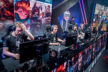 Team Vitality vs. G2, eSports HD wallpaper