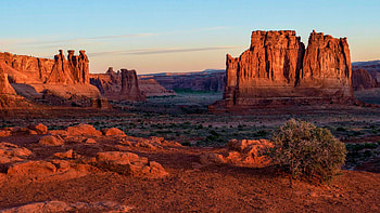 The Three Gossips and Courthouse Towers of Arches National Park, Utah, morning, landscape, sky, rocks, usa, sunrise HD wallpaper