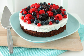 Cheesecake with Berries, sweet, blackberry, dessert, delicious, berry, fruits, raspberry, food, fruit HD wallpaper