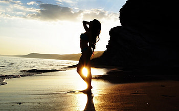 Girl at Sunset, model, reflection, girl, sunset, beach HD wallpaper