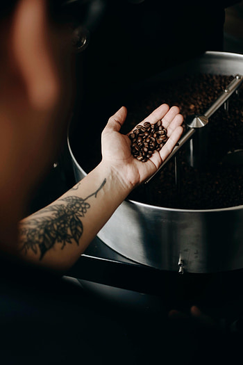 Coffee, Hand, Miscellanea, Miscellaneous, Grains, Coffee Beans, Grain HD phone wallpaper