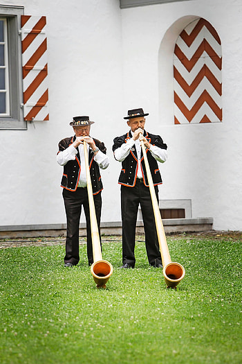 Alphorn hatte immer, Alphorn experience, Swiss customs, Swiss traditions HD phone wallpaper