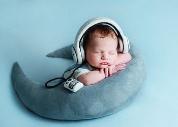 :), baby, natalia mikhailova, pillow, sleep, blue, heads, copil, music, boy, moon, child HD wallpaper