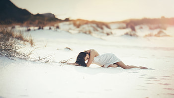 Girl Lying By The Sea, girls, model HD wallpaper