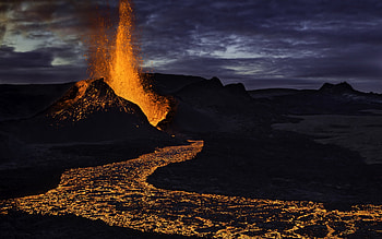 volcanic eruption, lava fountain, fire fountain, volcano, lava, evening, sunset, hot lava HD wallpaper