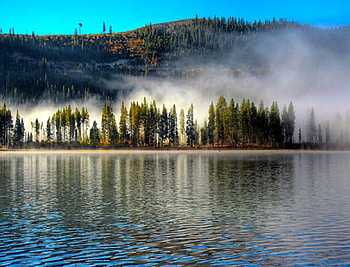 foggy lake, lake, foggy HD wallpaper