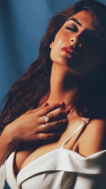 Anveshi jain, bollywood actress HD phone wallpaper
